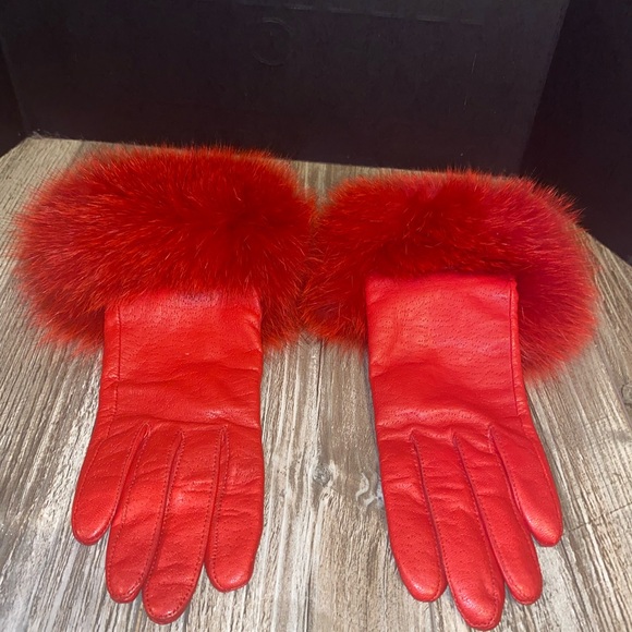 Perrin Collection Women’s red leather fur Gloves Size 6.5 (new with tag) - Picture 3 of 7